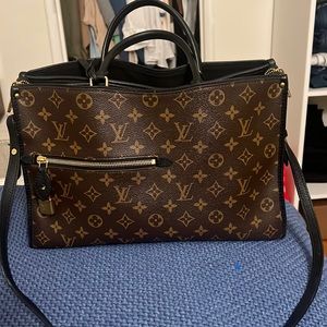 SOLD!! Louis Vuitton popincourt black MM